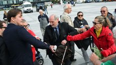 Wrzesień 2026. Podczas miesięcznicy smoleńskiej Anoni Macierewicz usiłował sprayem zamalować banner 