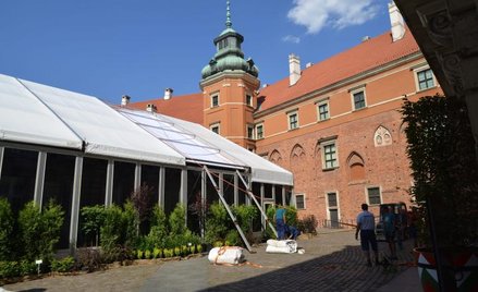 Wynajęcie namiotu na placu Zamkowym na jeden dzień będzie kosztowało Sejm ponad milion złotych.