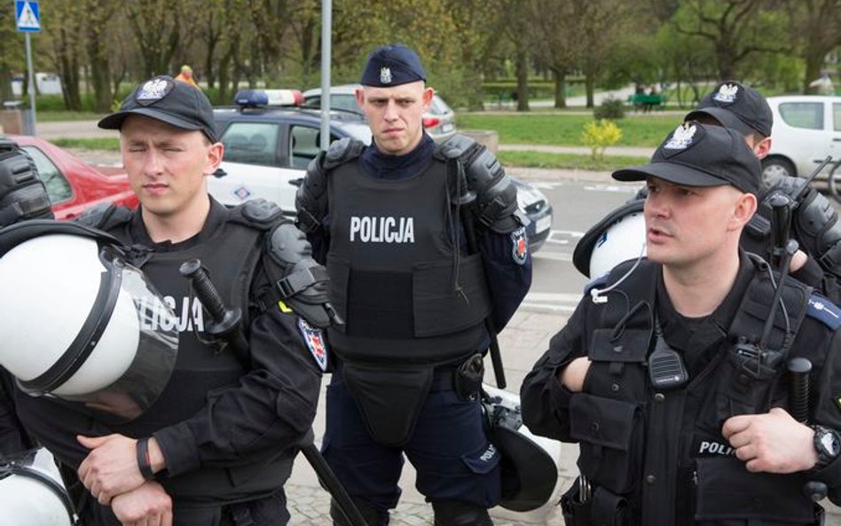 Po ataku w Harlow: Kilkunastu polskich policjantów pojedzie na Wyspy