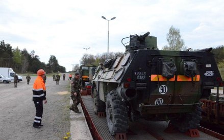 Francuzi przywieźli z sobą ciężki sprzęt