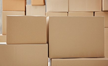 Wypełniacze z kartonu? Sprawdź, co zrobić ze zużytymi kartonami