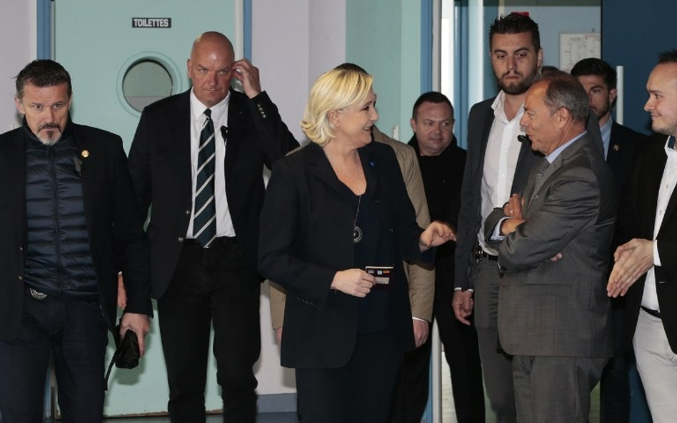 Rosja: Telewizja resortu obrony popiera Marine Le Pen