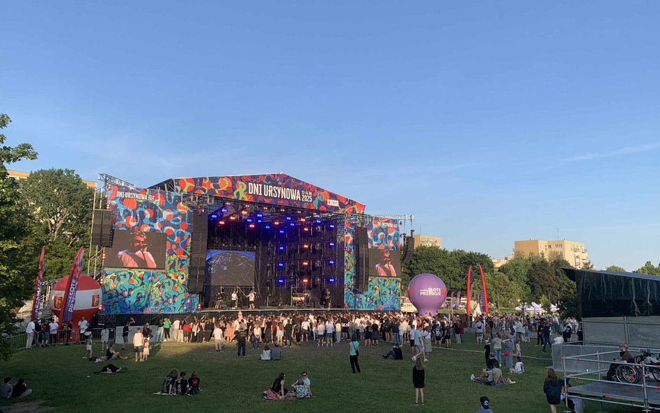 W tle widać charakterystyczne bloki Ursynowa