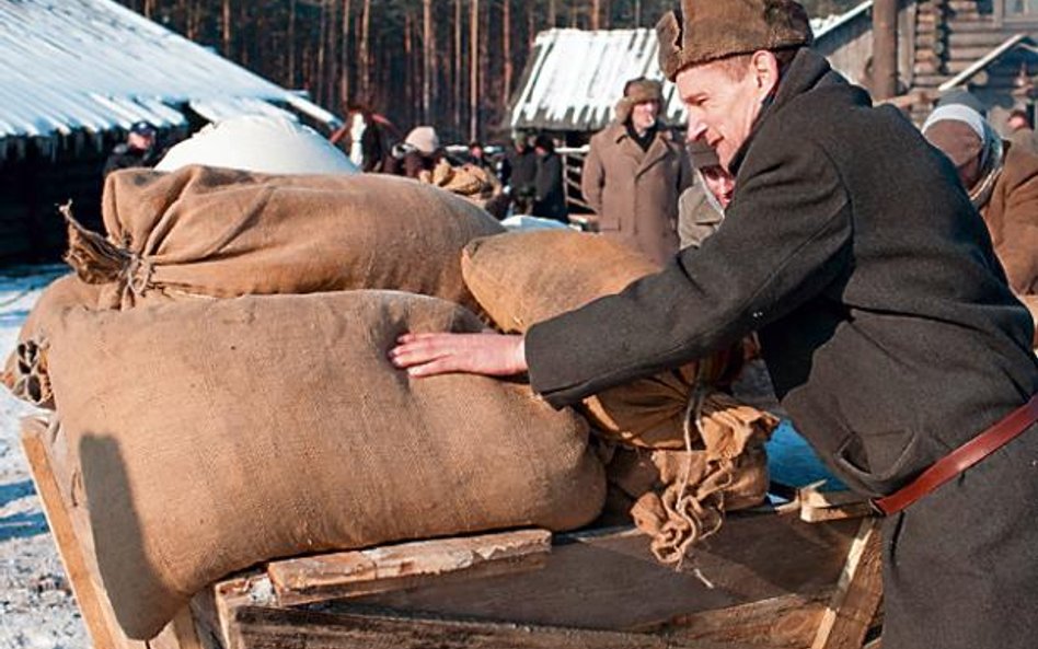 Mieszkańcy wsi Czerwony Jar ruszają z Celestynowa w głąb Rosji