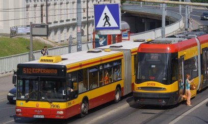 Informacje na temat zasad funkcjonowania transportu publicznego w stolicy można znaleźć na stronie w