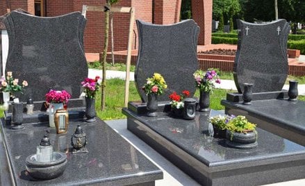 Polisa na nagrobek. Ubezpieczalnie potwierdzają, chętnych jest coraz więcej