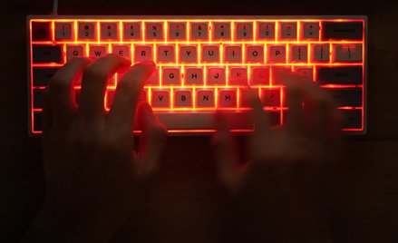 GitHub poinformował, że incydent ma związek ze złośliwą wtyczką dla Visual Studio Code. To właśnie o