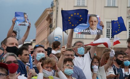 Sondaż: Trzaskowski zyskuje, Duda traci