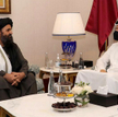 Lider talibów mułła Baradar i szef MSZ Kataru Mohamed as-Sani