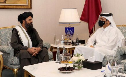 Lider talibów mułła Baradar i szef MSZ Kataru Mohamed as-Sani