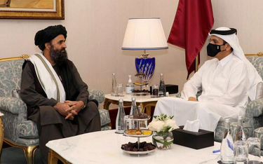 Lider talibów mułła Baradar i szef MSZ Kataru Mohamed as-Sani