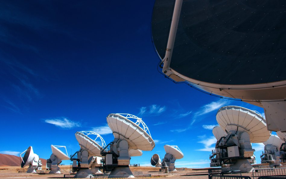 Zespół naukowców odkrył młodą gromadę galaktyk o zaskakujących właściwościach