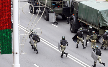 Siły bezpieczeństwa na ulicach Mińska