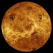 Planeta Wenus pod wieloma względami przypomina Ziemię. Na jej powierzchni jest jednak zdecydowanie b
