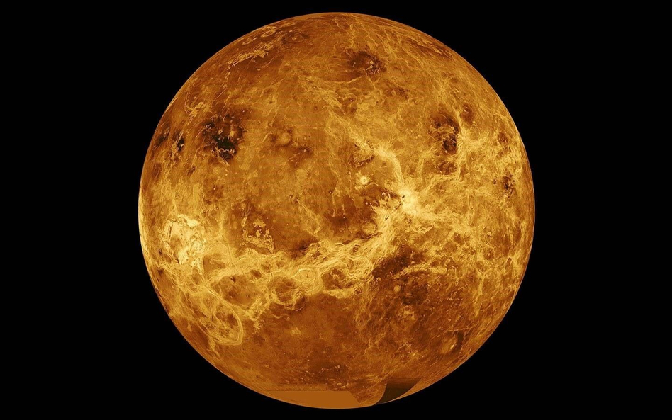 Planeta Wenus pod wieloma względami przypomina Ziemię. Na jej powierzchni jest jednak zdecydowanie b