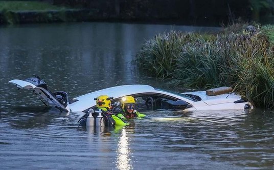 Nowa Lancia Ypsilion wyławiana z kanału Rodan-Ren