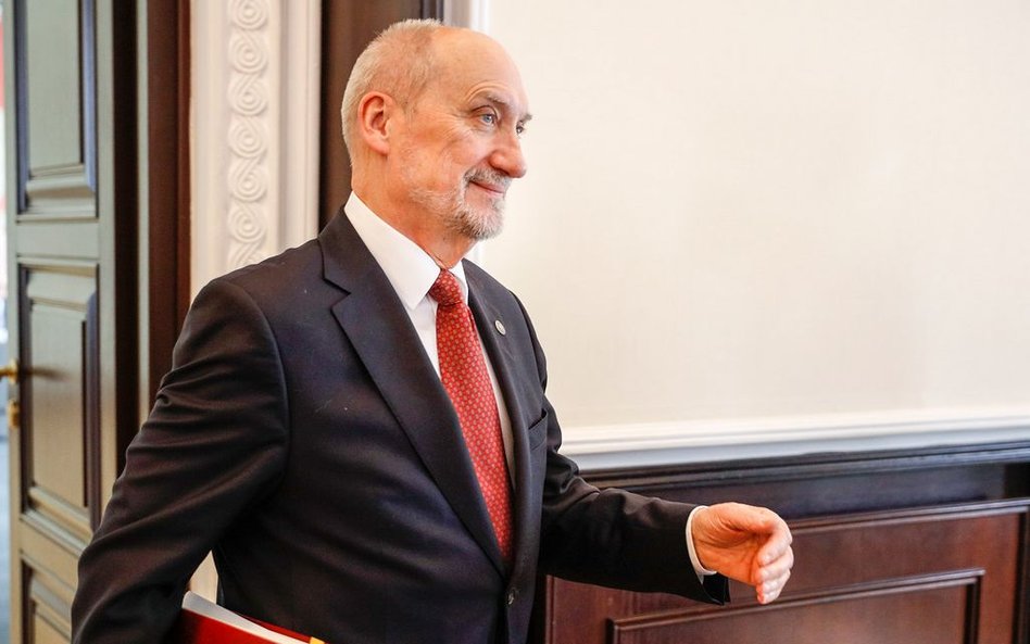 Macierewicz: Von der Leyen nie może realizować polityki bez Polski