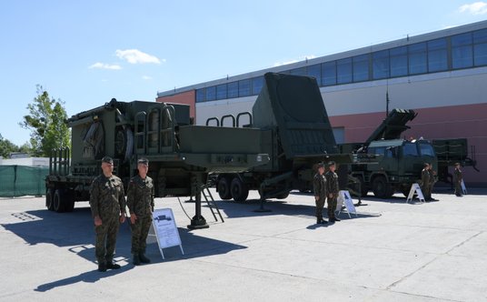 Prezentacja pojazdów wojskowych po uroczystości podpisania umowy pomiędzy Hutą Stalowa Wola S.A. a R