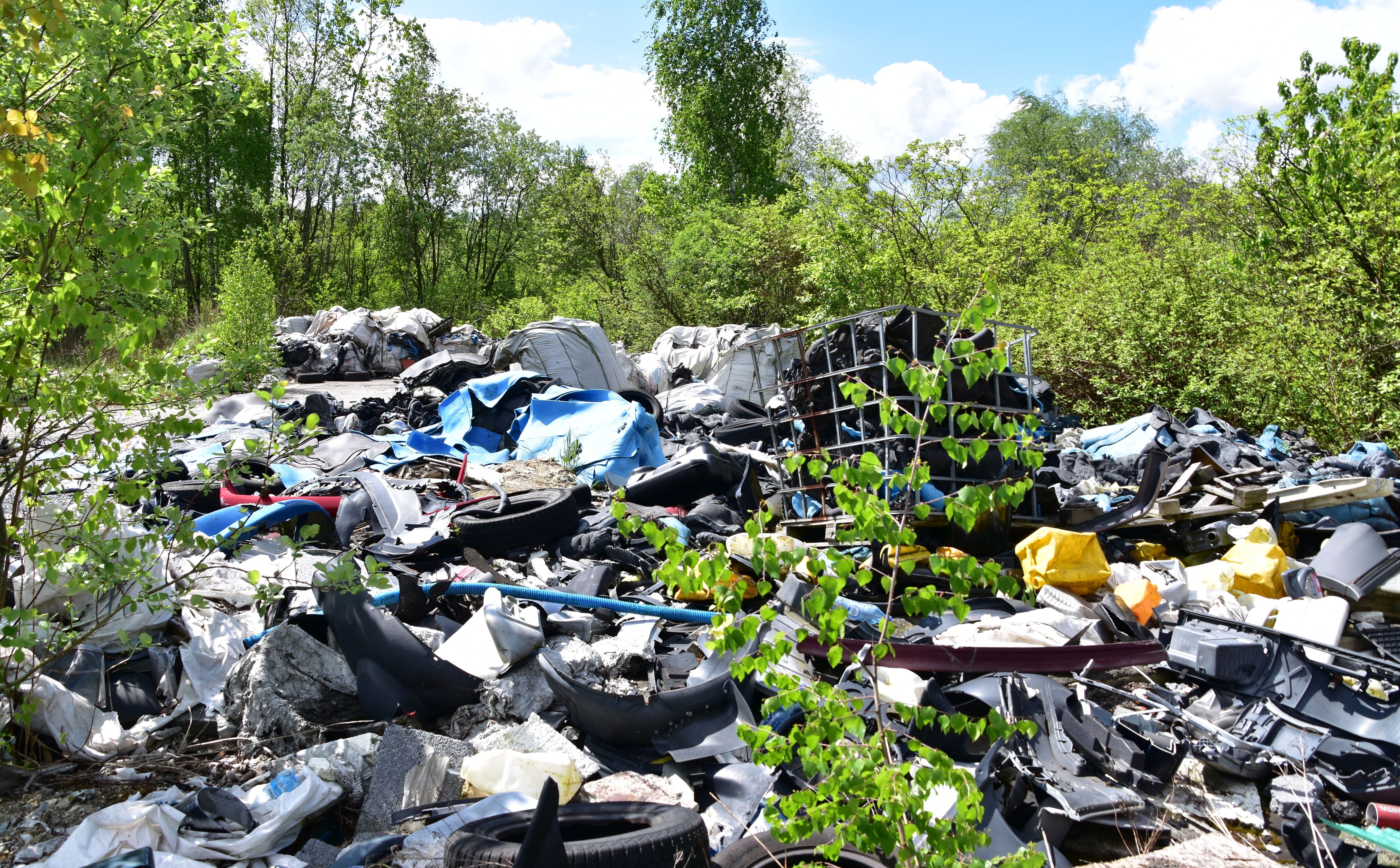 Odpady niebezpieczne znikną z Polski. Aż trzy nielegalne wysypiska są w Sosnowcu