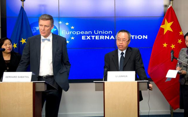 Gerhard Sabathil (z lewej) na unijno-chińskim spotkaniu dyplomatycznym w Brukseli