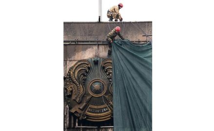 Ubogi kraj zamożnych elit