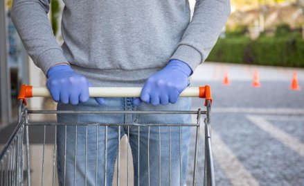 Koronawirus: zakaz płacenia gotówką w sklepach - czy to legalne