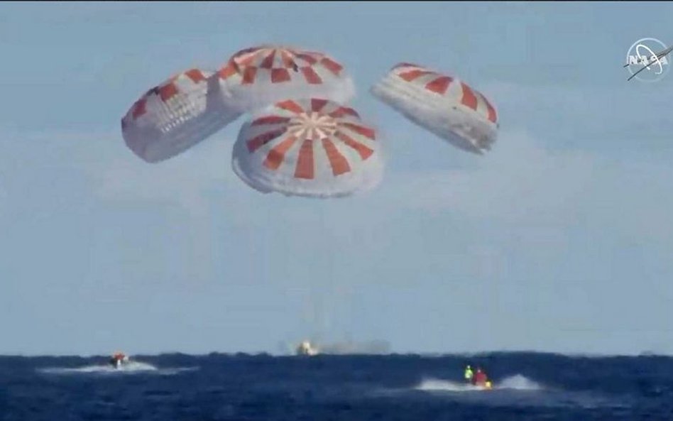 Sukces SpaceX: Kapsuła Crew Dragon wróciła na Ziemię