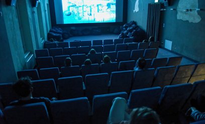 Bilety drożeją, widzów ubywa. Kina ruszają z wakacyjnymi promocjami
