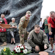 Uczestnicy zorganizowanego przez przeciwników szczepień przeciw COVID-19 „Marszu Wolności” na ulicac