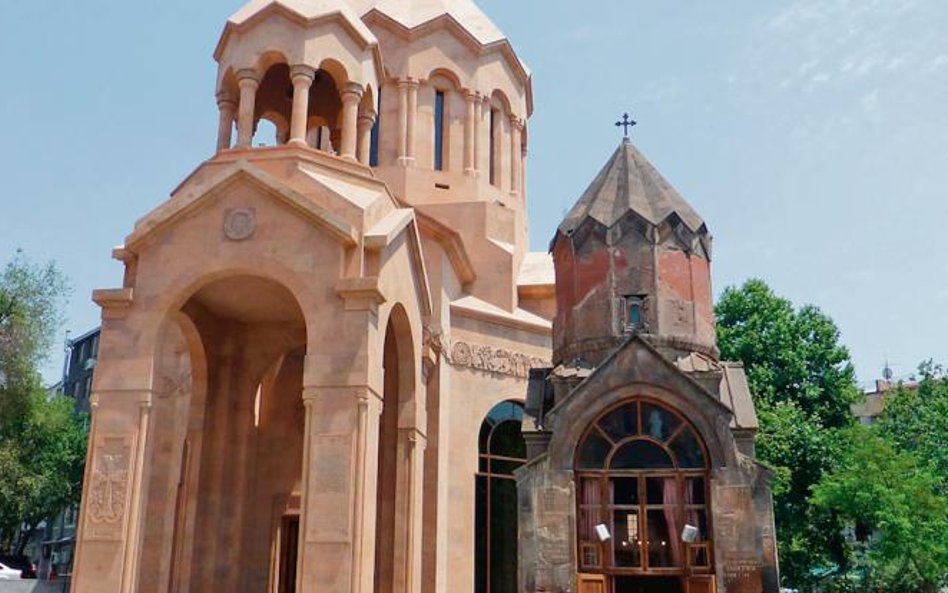 ? Gdy sowieci chcieli zburzyć XVII-wieczną bazylikę, to odkryli w niej drugi, mniejszy, XIII-wieczny