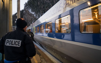 Francja: Migrant chciał przejechać na dachu pociągu. Porażony