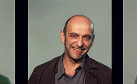 Zagadkowe uśmiechy aktorów