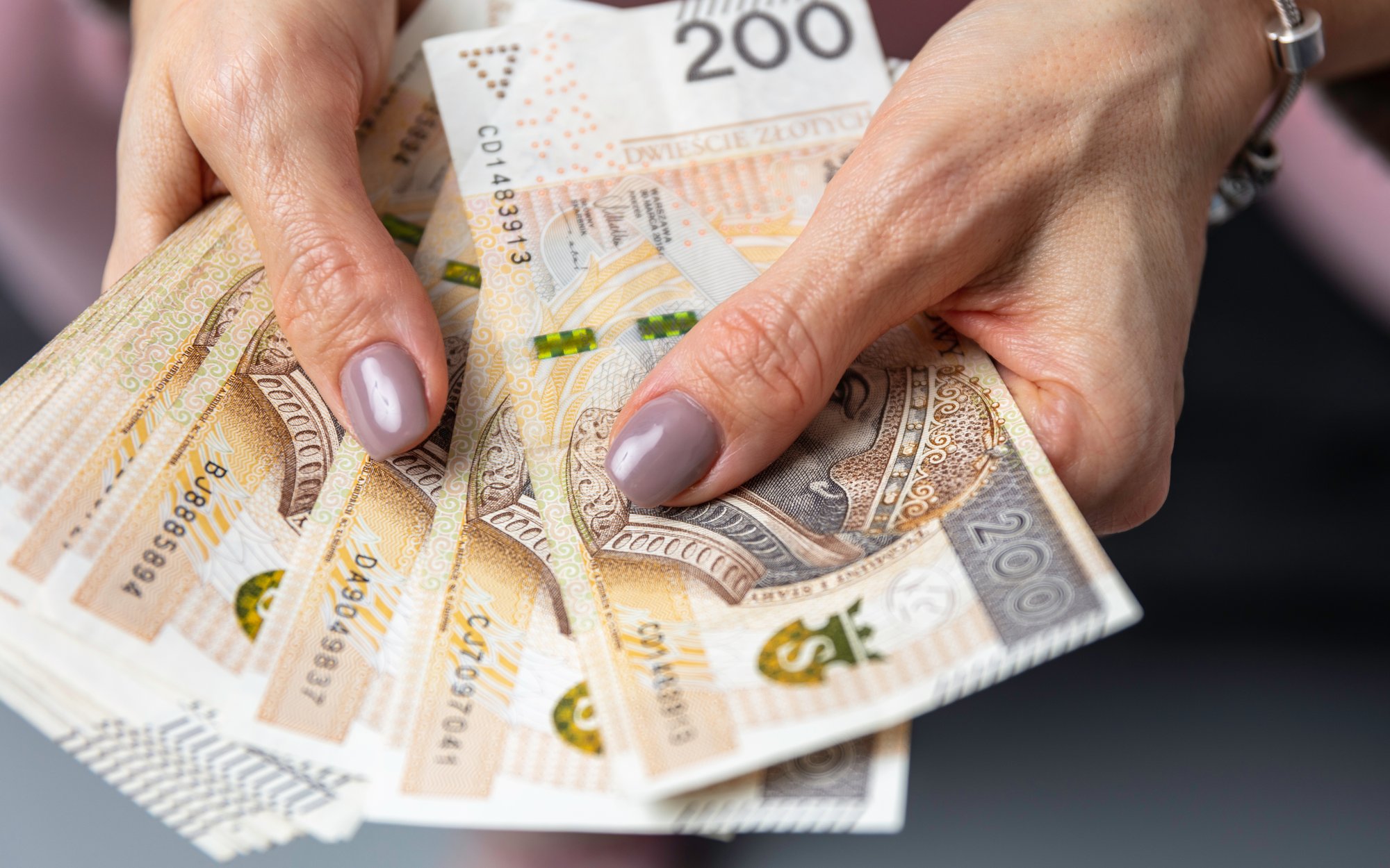 Polacy boją się o swoją przyszłość, oszczędzają na czarną godzinę