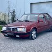 Lancia Thema to klasyczna limuzyna z połowy lat 80. XX wieku.