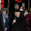 Politycy PiS i sympatycy protestowali przed więzieniami, gdzie osadzono Kamińskiego i Wąsika