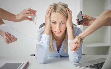 Coraz więcej pracowników nad Wisłą zmaga się z ciągłym stresem w pracy.