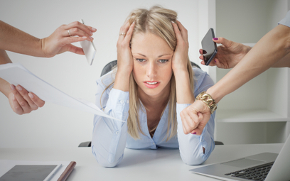 Coraz więcej pracowników nad Wisłą zmaga się z ciągłym stresem w pracy.