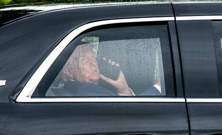Amerykańska Narodowa Fundacja Nauki (NSF) poinformowała, że statki mające rozpocząć usuwanie ponad i
