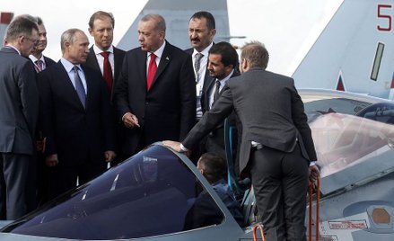 Rosja rozpoczęła drugą fazę dostaw systemów S-400 dla Turcji. Erdogan ogląda w Moskwie Su-57