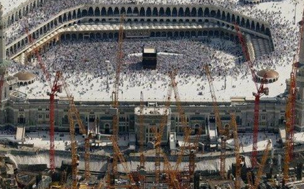 11 września – w wyniku katastrofy budowlanej w Mekce zginęło ponad 117 osób, a ponad 393 zostało ran