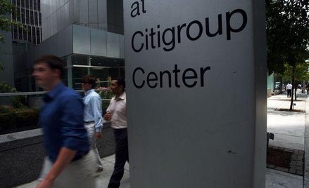 Właściciel Banku Handlowego będzie sprzedawał