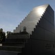Pomnik Ofiar Tragedii Smoleńskiej na pl. Piłsudskiego w Warszawie.