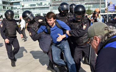 Moskwa zablokowała "spacery" opozycji. 685 osób zatrzymanych