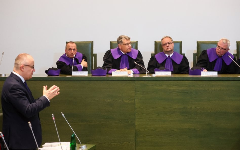 Minister sprawiedliwości, prokurator generalny Adam Bodnar oraz sędziowie SN podczas rozprawy w Sądz