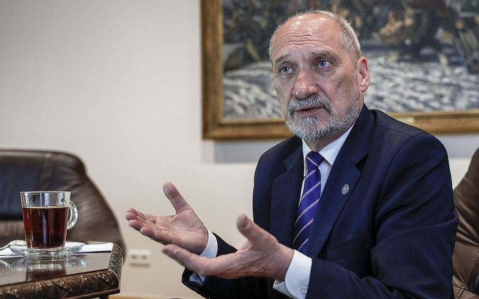 Macierewicz: W obliczu koronawirusa Unia Europejska jakby zniknęła