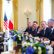 Joe Biden w czasie spotkania z Donaldem Tuskiem i Andrzejem Dudą w Białym Domu