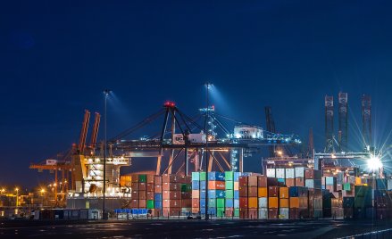 Deficyt handlowy w punkcie zwrotnym