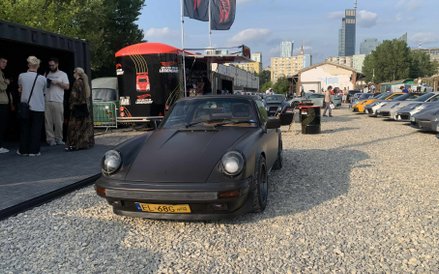 Matowoczarne, klasyczne Porsche 911