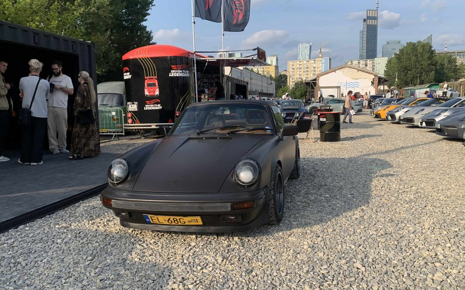 Matowoczarne, klasyczne Porsche 911