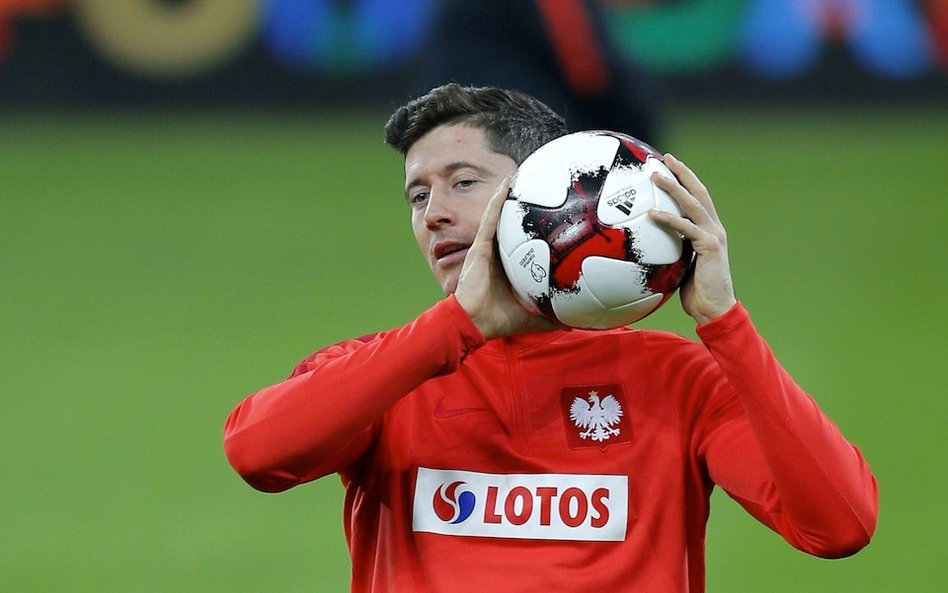 Będzie nam brakować wsparcia naszych kibiców - mówi Robert Lewandowski